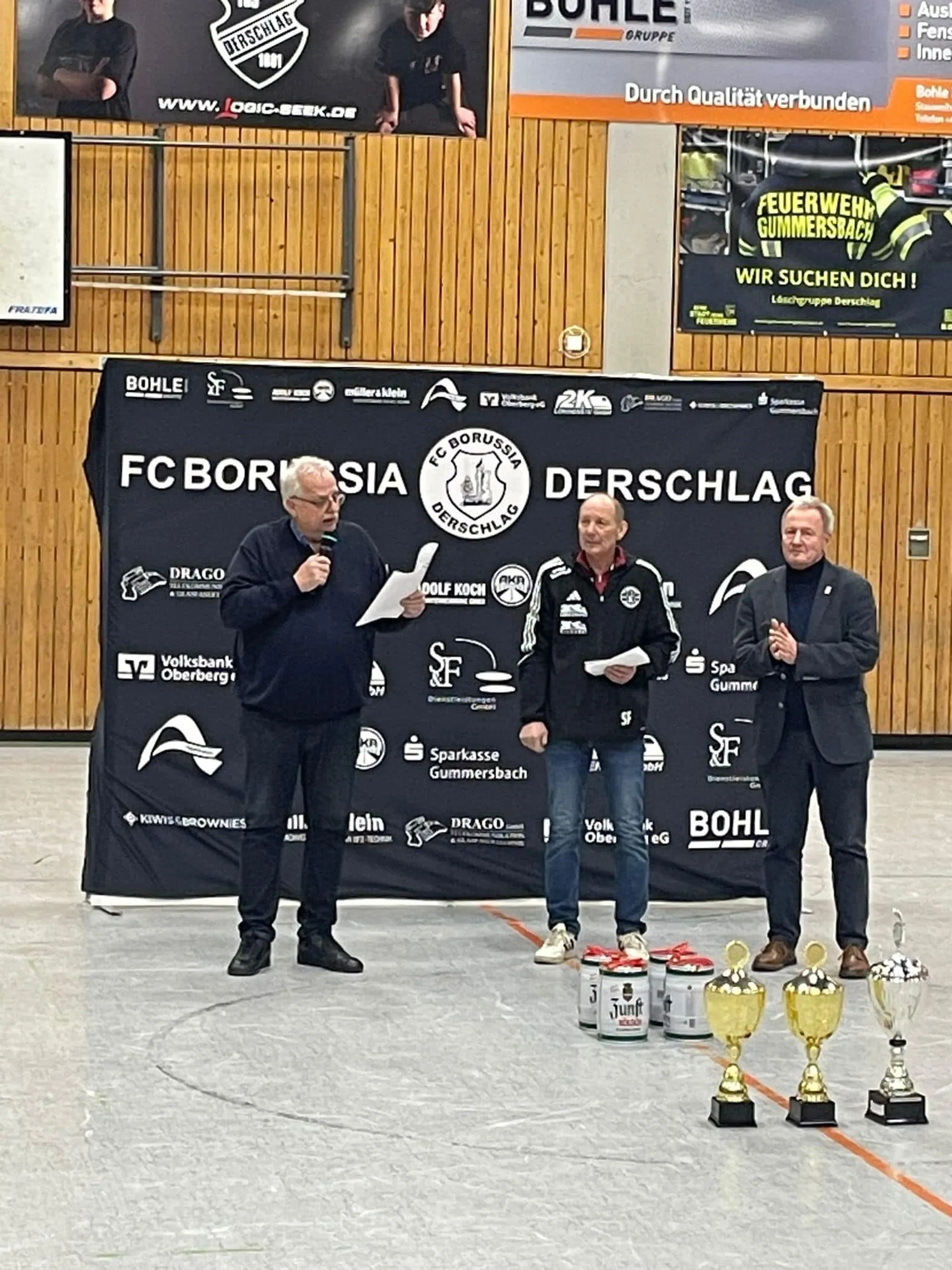 Neuer Siegerpokal und spannende Duelle beim Budenzauber in Derschlag