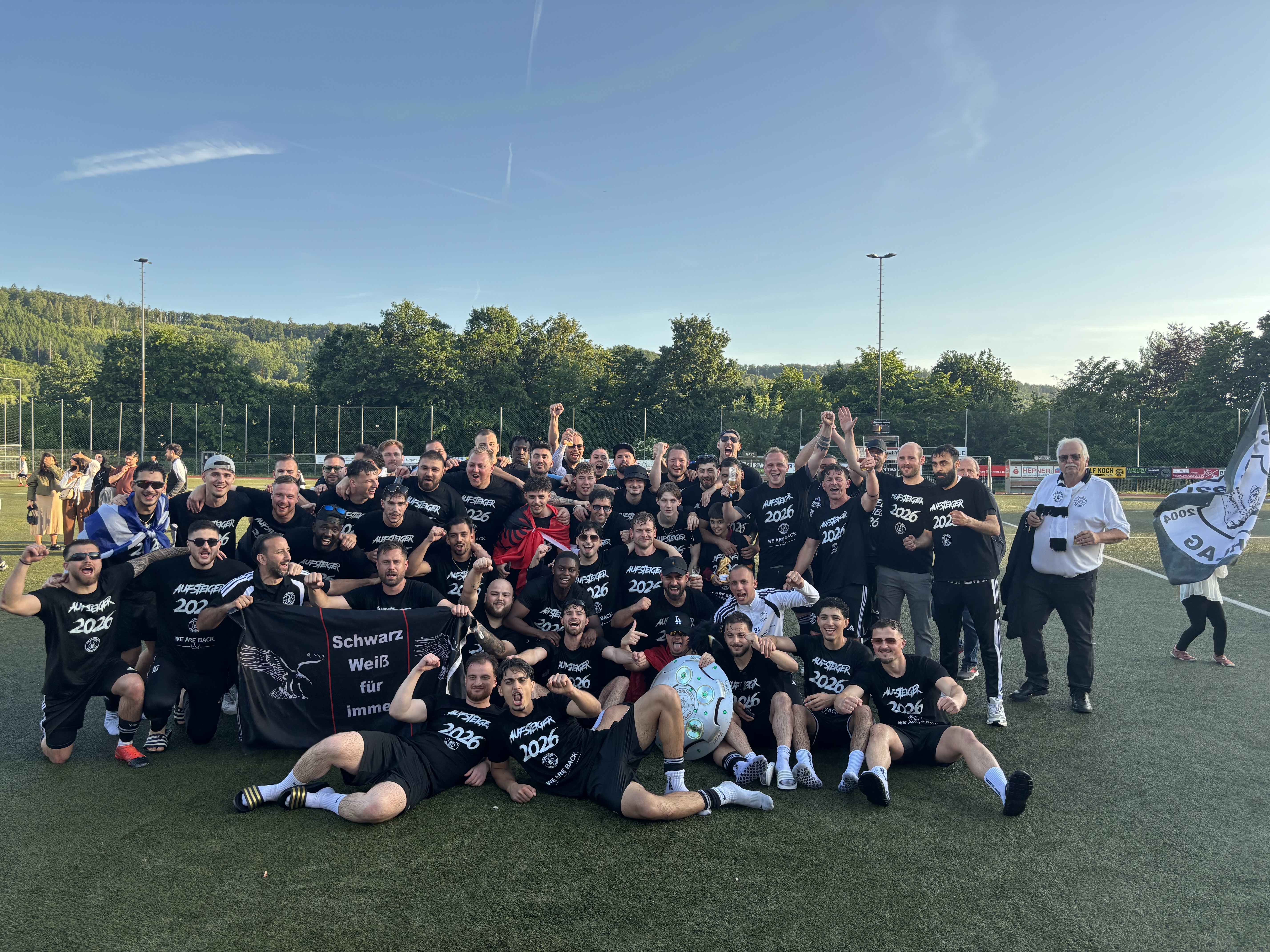 Historischer Sonntag für Borussia Derschlag: Doppelaufstieg perfekt!